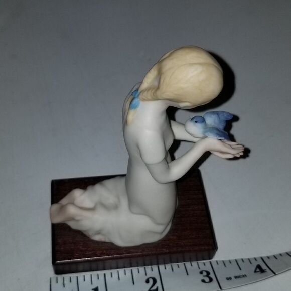 First Flight Cybis Girl With Blue Bird Kneeling 1963  by Patricia Eakins VT - Picture 5 of 13
